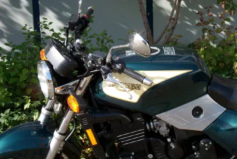 Triumph Trident 900, Lenker und Tank von der anderen Seite