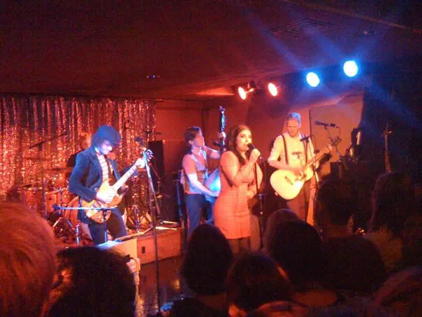 Miss Li im Atomic Cafe