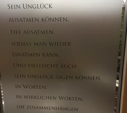 Gedicht-Tafel bei Aetas