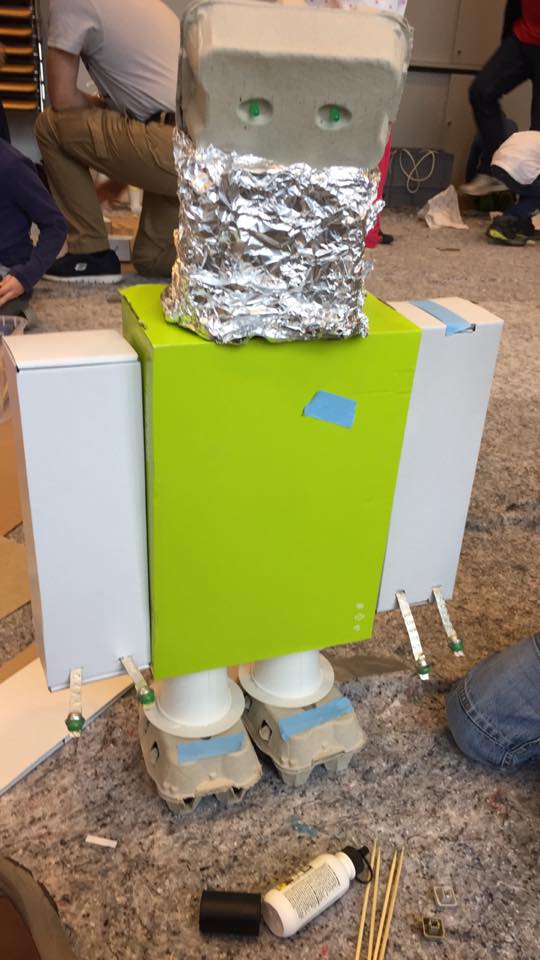 Kinder bauen Roboter im Deutschen Museum