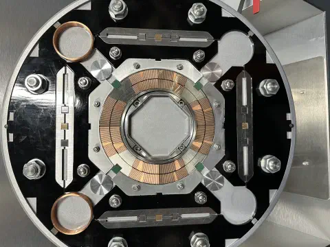 Querschnitt eines supraleitenden HL-LHC-Quadrupolmagneten